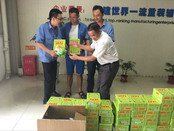 絲絲涼意暖人心——雙流縣總工會(huì )送清涼
